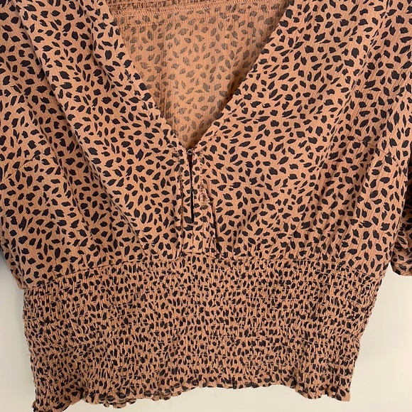 ABERCROMBIE & FITCH - Smocked Waist Top - Picture 2 of 4